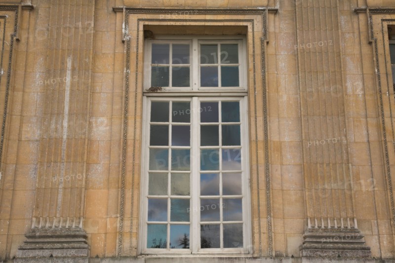 Versailles053 Château de Versailles, Petit Trianon, façade, grande fenêtre