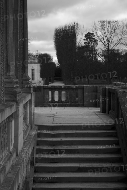 Versailles057 Château de Versailles, Petit Trianon, façade, escalier extérieur, jardin français