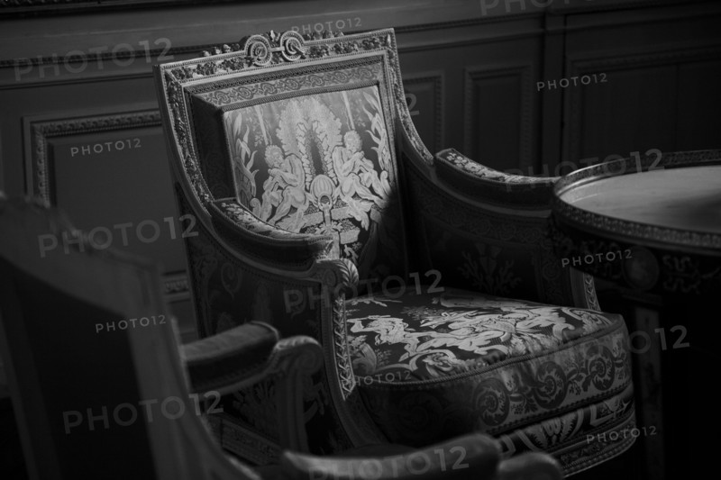 Versailles113 Château de Versailles, Petit Trianon, Boudoir, fauteuils (détail)