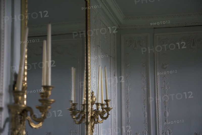 Versailles114 Château de Versailles, Petit Trianon, Boudoir, miroir et appliques
