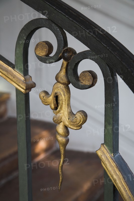 Versailles126 Château de Versailles, Petit Trianon, Escalier vers l'attique, détail de la rampe en fer forgé