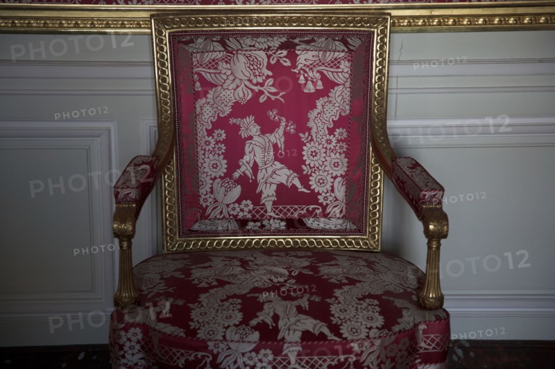 Versailles132 Château de Versailles, Petit Trianon, appartement de Louis XV, à l'attique, fauteuil (détail)