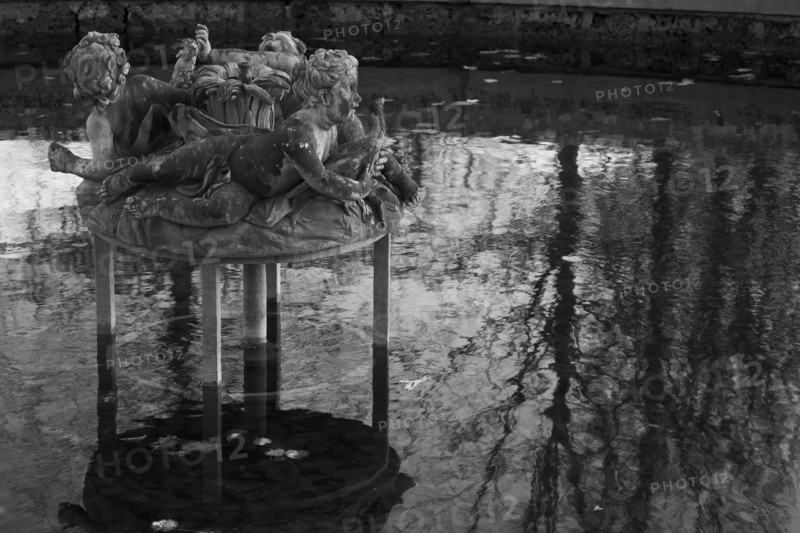 Versailles146 Château de Versailles, Petit Trianon, Jardin français, bassin aux statues d'enfants