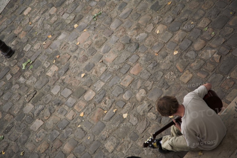 Paris 108 Guitariste sur les bords de Seine, quai, Ile Saint-Louis