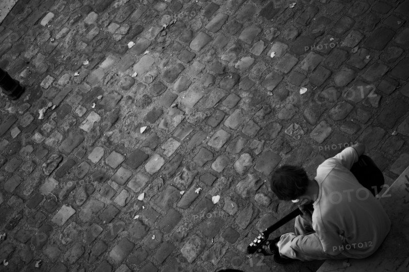 Paris 109 Guitariste sur les bords de Seine, quai,  Ile Saint-Louis
