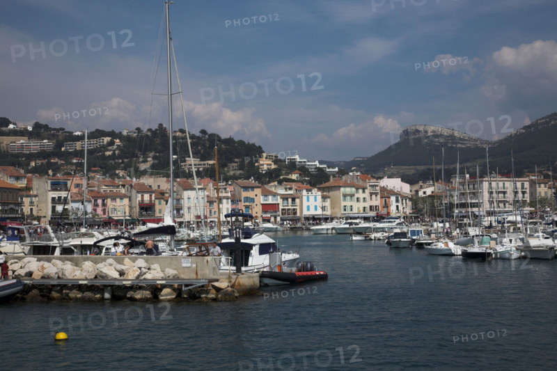 Provence448 Provence, Cassis, vieux port, entrée du port
