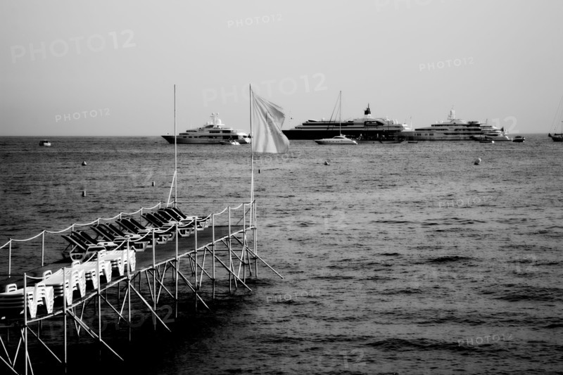 CoteAzur029 Cannes, la Croisette, plage et yachts dans la baie
