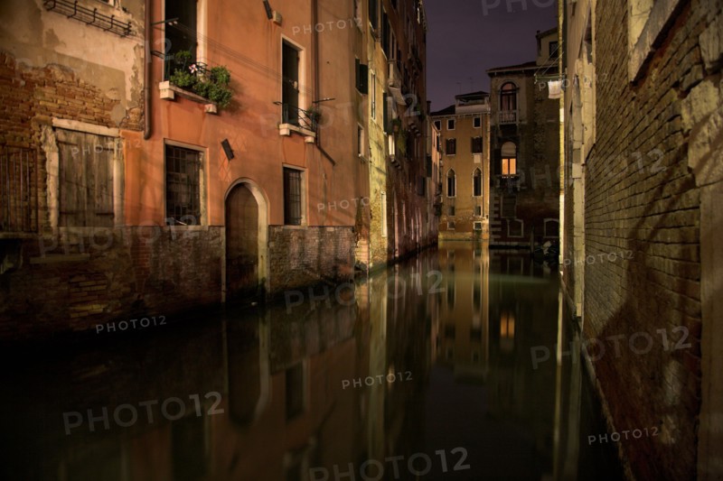 Venise 2008-2009. Nuit, rio, canal, palais, façades, reflets