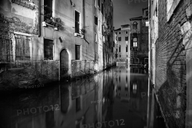 Venise 2008-2009. Nuit, rio, canal, palais, façades, reflets