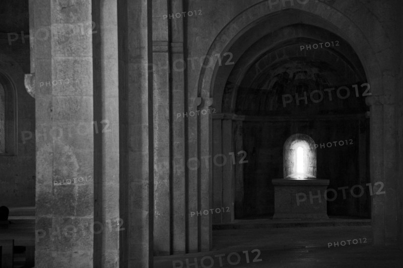 Provence824 Abbaye du Thoronet : intérieur de l'église (nef latérale)