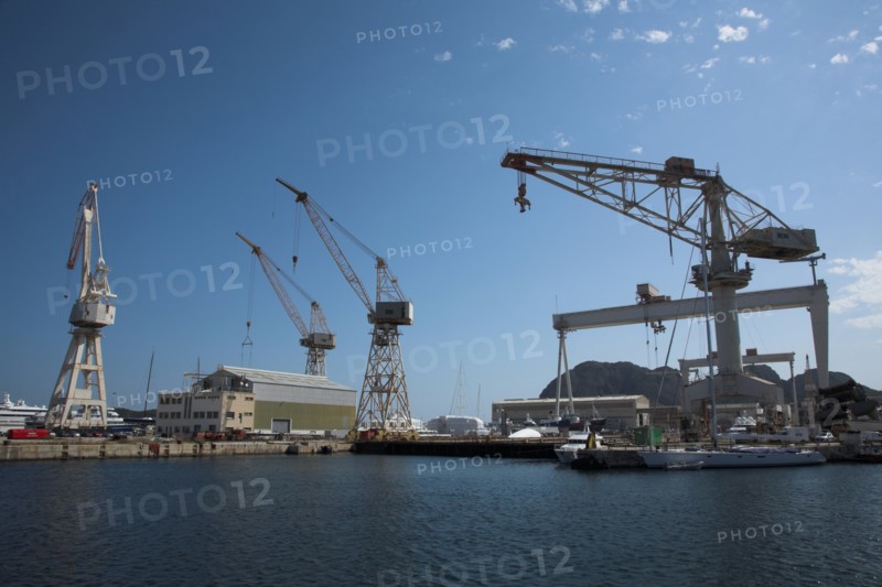 Provence769 La Ciotat, le rocher (Ile verte et Cap de l'Aigle) et les chantiers navals