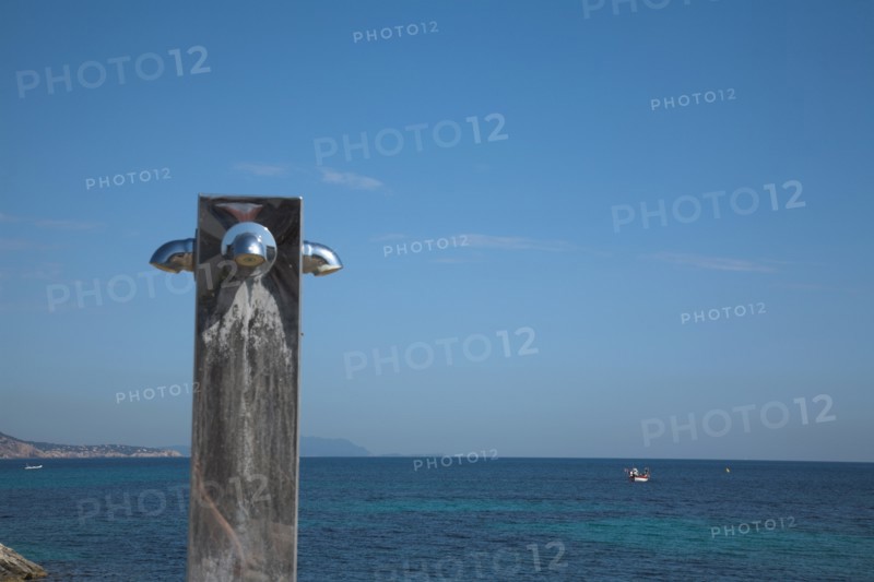 Provence773 La Ciotat, la baie, la plage et la douche, bâteaux