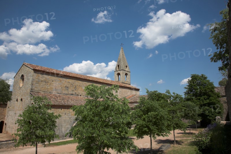 Provence785 Abbaye du Thoronet, vue principale de l'église, clocher