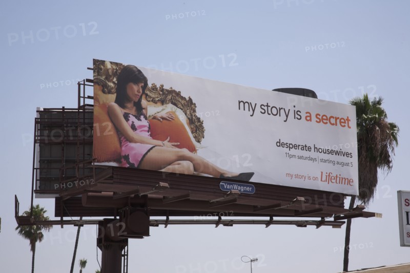 Panneau publicitaire "Desperate Housewives" série télévisée