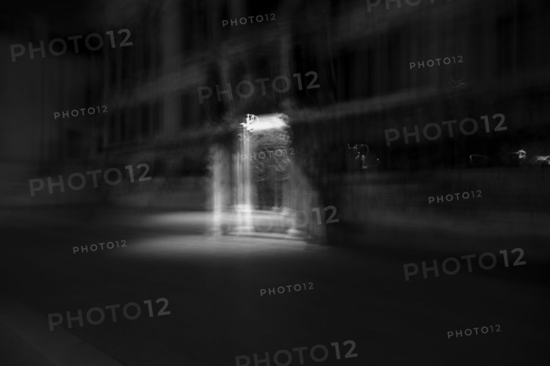 Vision nocturne, effet lumineux en noir et blanc