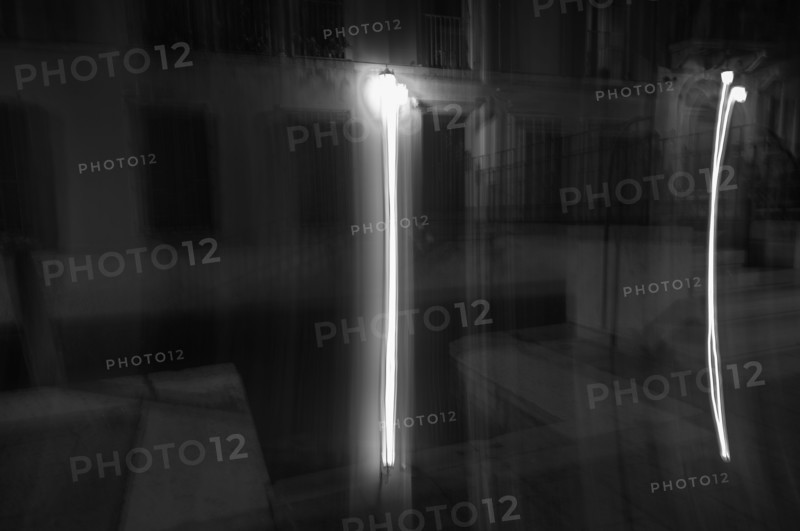 Vision nocturne, effet lumineux en noir et blanc