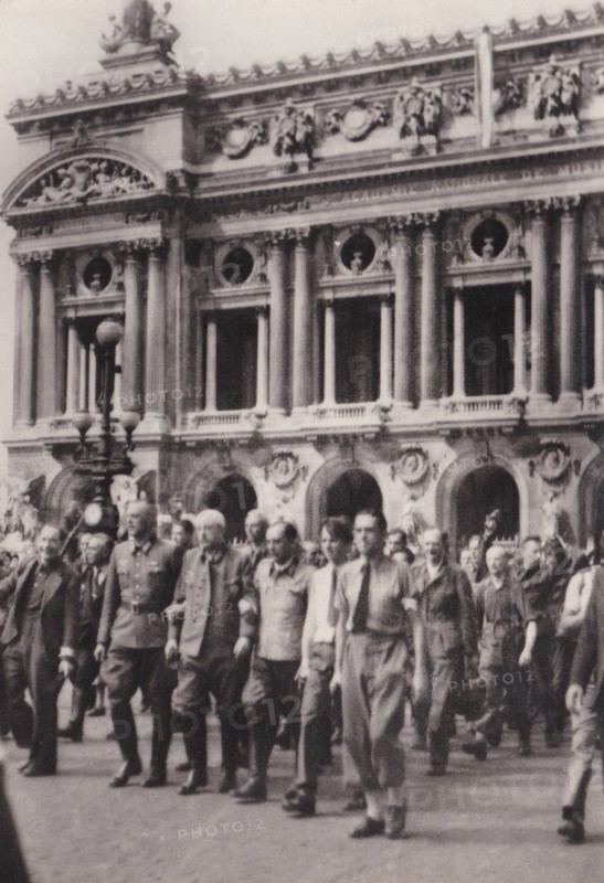 Prisonniers allemands Place de l'Opéra en 1944