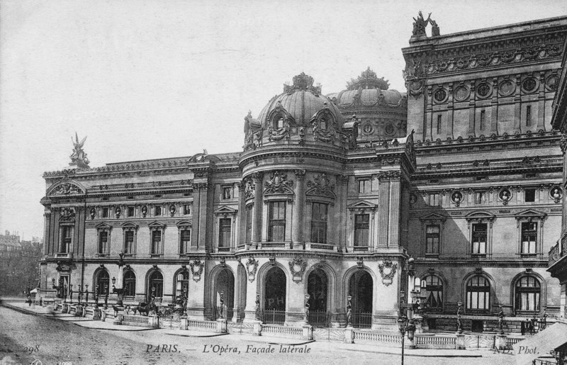 Façade latérale Est de l'Opéra Garnier, vers 1900