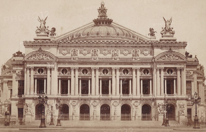 L'Opéra Garnier à Paris, en construction, vers 1870