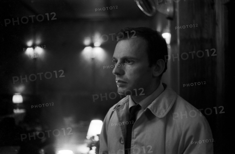Jean-Louis Trintignant sur le tournage du film "Trans-Europ-Express"