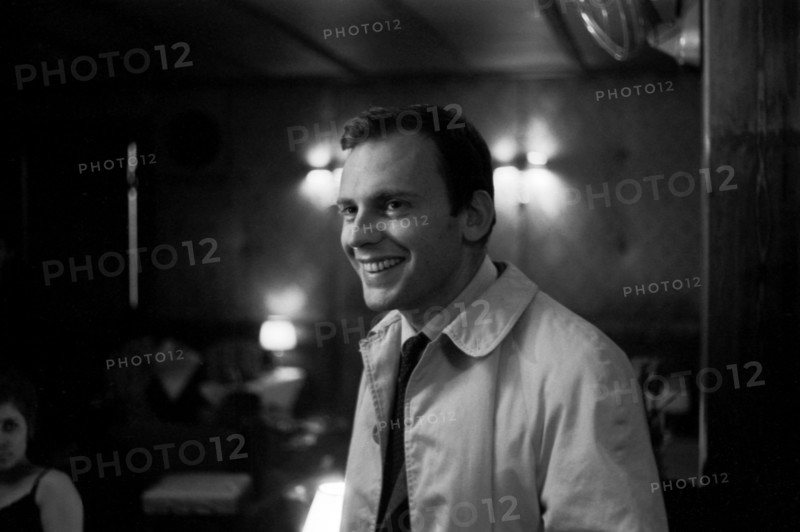 Jean-Louis Trintignant sur le tournage du film "Trans-Europ-Express"