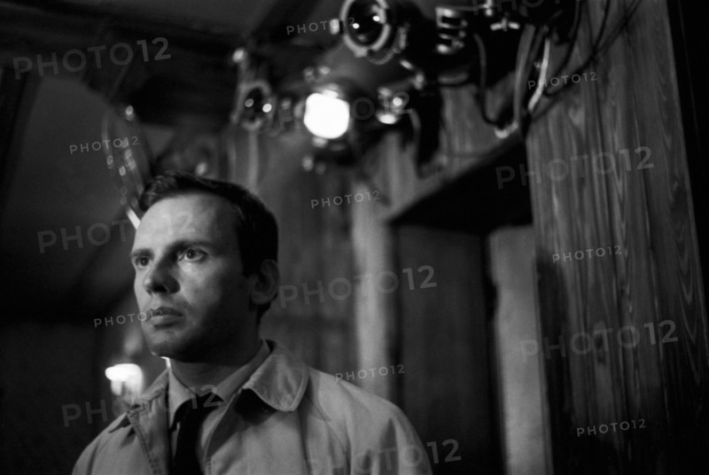 Jean-Louis Trintignant sur le tournage du film "Trans-Europ-Express"