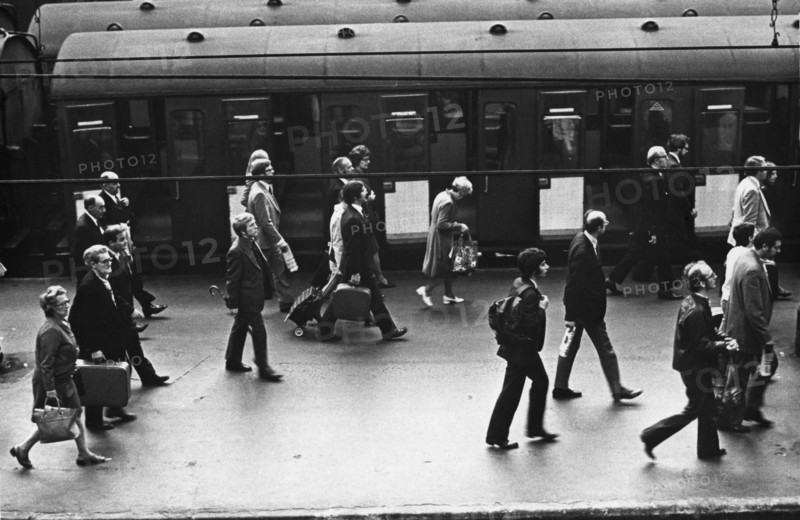 Commuters arriving in Liverpool Street Station, London
