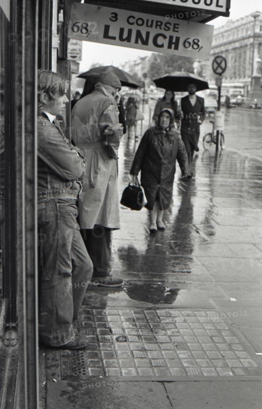 Sheltering from rain, O’Connell Street, Dublin