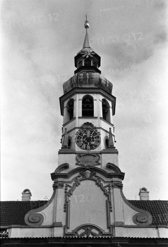 Tour de l'horloge du sanctuaire Notre-Dame-de-Lorette à Prague, République tchèque.
2001
