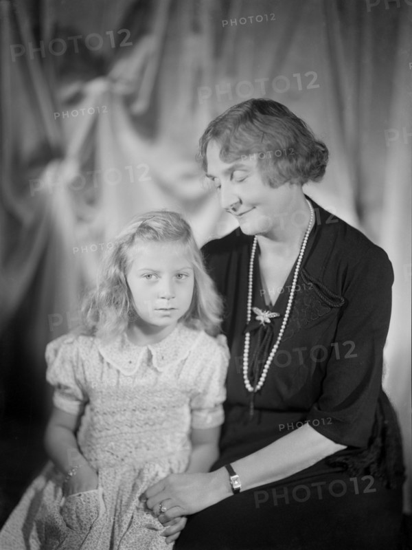La Princesse Marie Bonaparte et sa petite-fille Tatiana