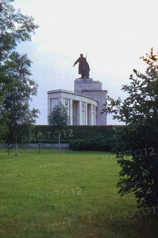 Berlin, Tiergarten Soviet Memorial