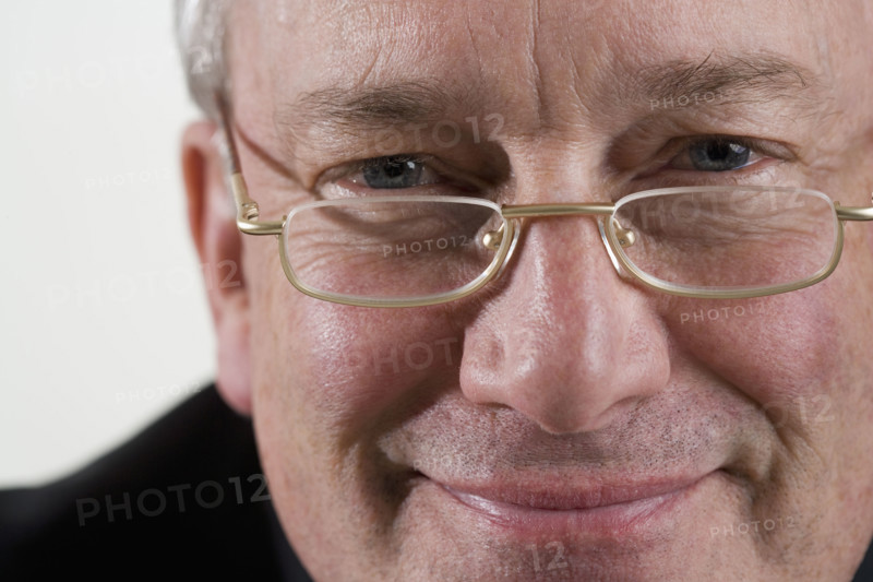 Portrait of man with glasses.