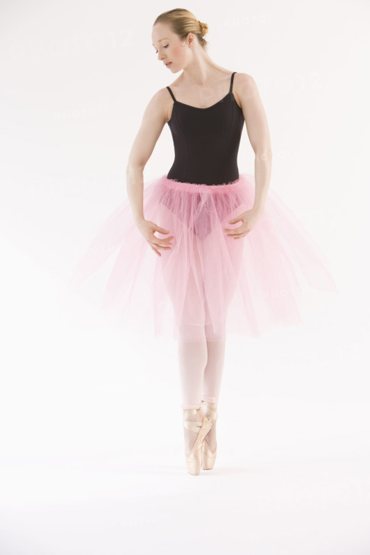 Female ballet dancer dancing on pointe.