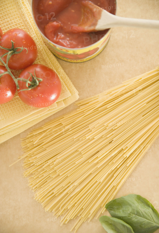 High angle view of pasta and tomatoes. Date : 2006