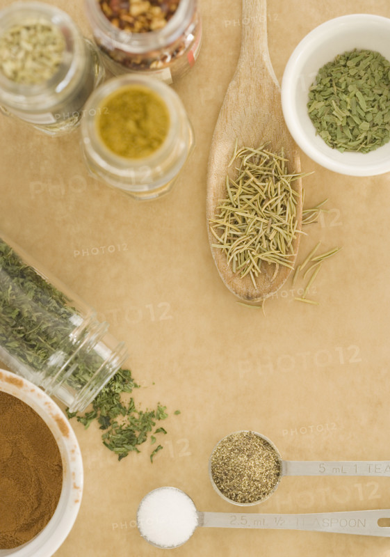 High angle view of assorted spices. Date : 2006