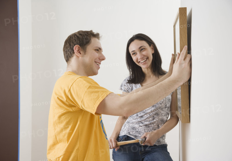 Couple hanging picture. Date : 2006
