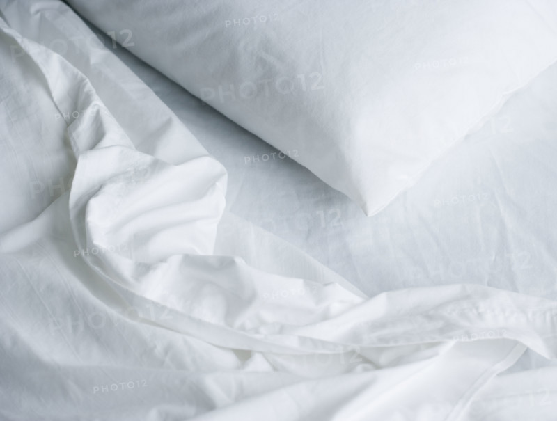 Still life of pillow and bed sheets. Date : 2006