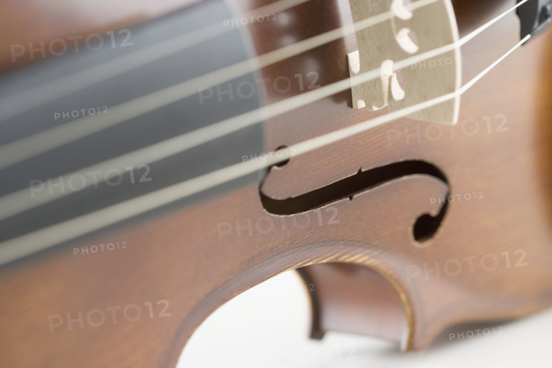 Extreme closeup of a violin. Date : 2006