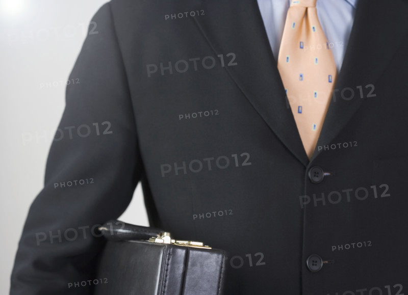 Businessman carrying a briefcase. Date : 2006
