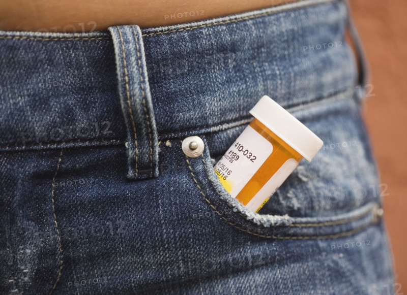 Prescription bottle sticking out of pants pocket. Date : 2006