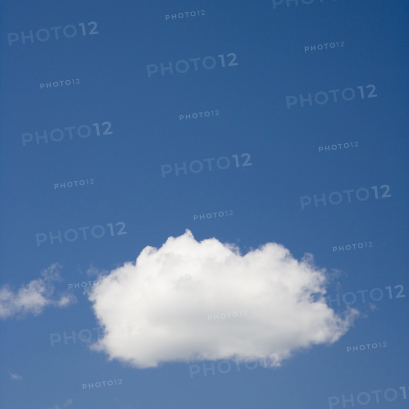 Cloud in blue sky. Date : 2007