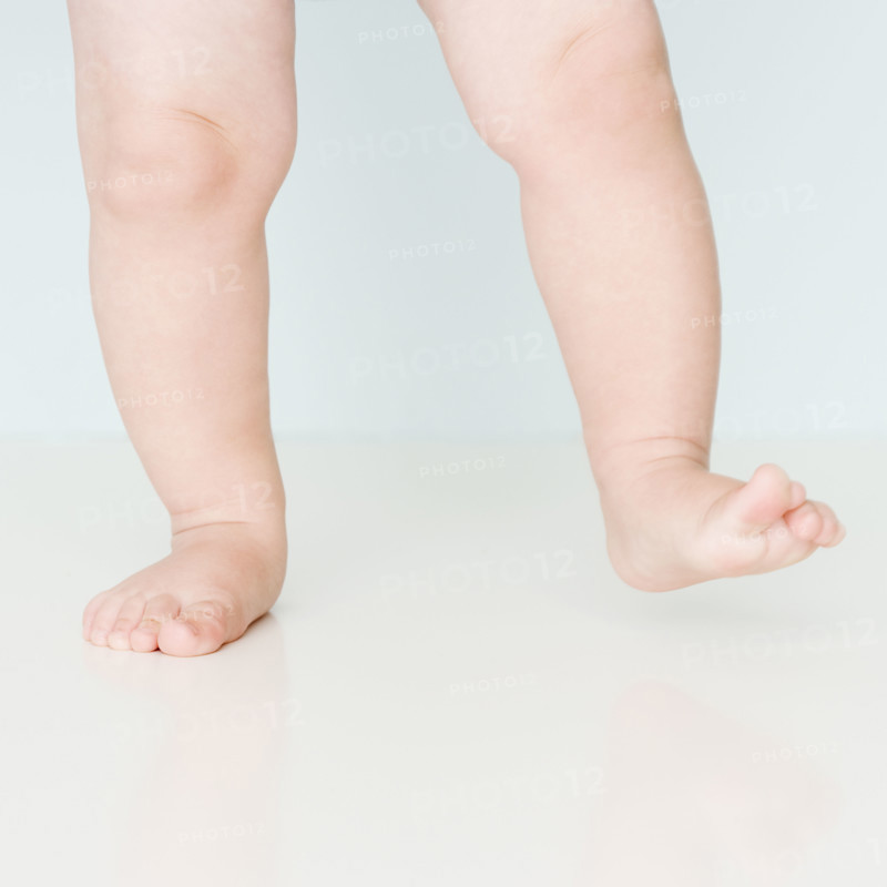 Close up of baby walking. Date : 2007