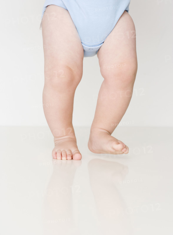 Close up of baby walking. Date : 2007