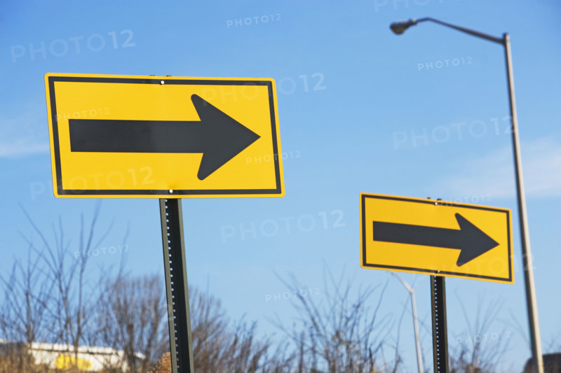 Arrow street signs. Date : 2007