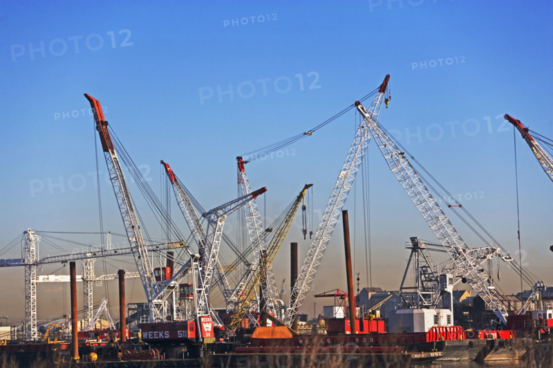 Cranes on dock. Date : 2007