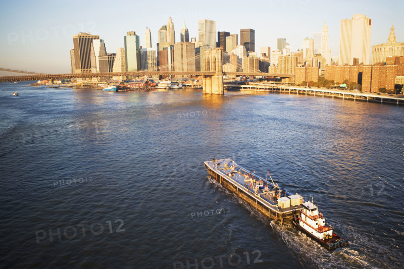 New York City skyline and Brooklyn Bridge. Date : 2007