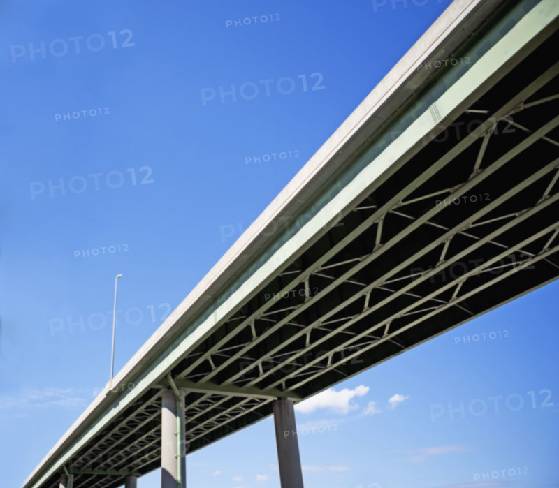 highway overpass. Date : 2007