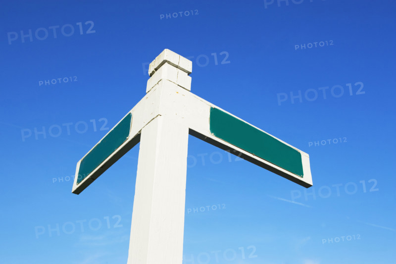 Blank street sign under blue sky. Date : 2007
