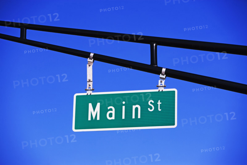 Main Street sign under blue sky. Date : 2007