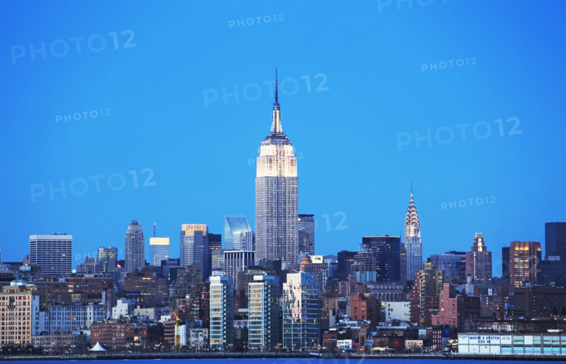 New York City skyline at night. Date : 2007